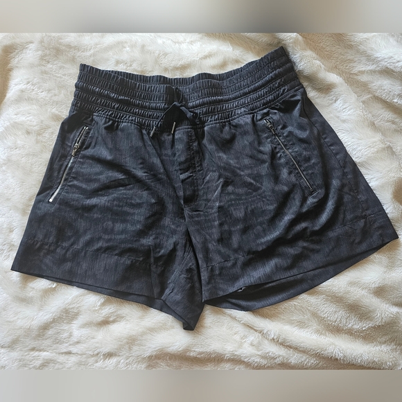 Athleta Pants - Athleta Camden High Waist Printed Athletic Shorts Size 12